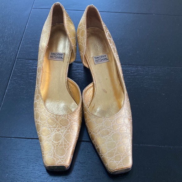 Timothy Hitsman VTG Gold Embossed Heels. Size 6 Medium - Picture 9 of 10
